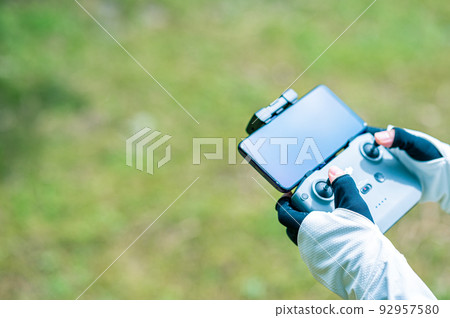 準備無人機飛行 92957580