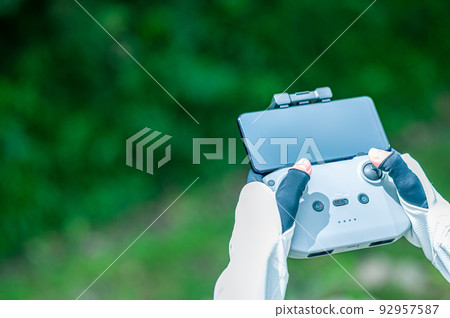 準備無人機飛行 92957587