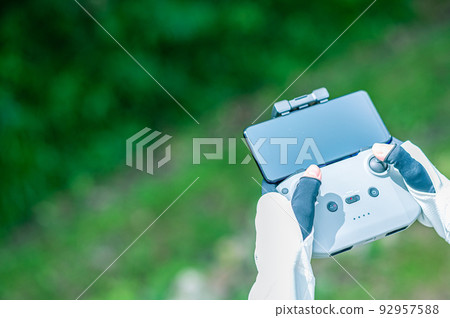 準備無人機飛行 92957588