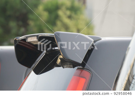 尾門擾流板乘用車 92958046