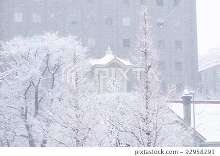 札幌鐘樓與雪 92958291