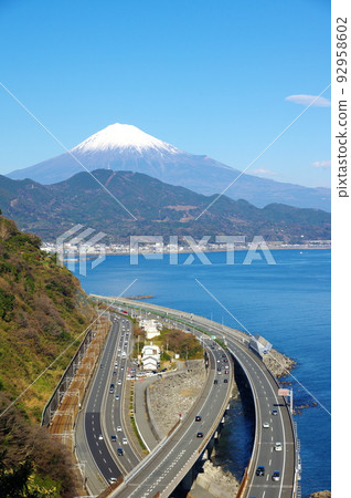 View of Mt.Fuji in clear winter weather from Satta Pass (Shimizu Ward, Shizuoka City) 92958602