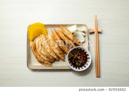 fried dumplings in oil 92958882