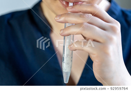用於 PCR 測試的唾液收集 用於 PCR 測試的唾液收集 92959764