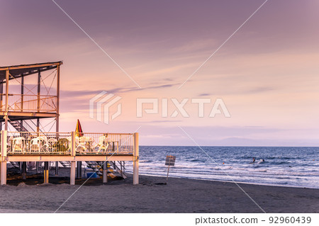 靜岡縣牧之原市靜波海灘的日落 92960439