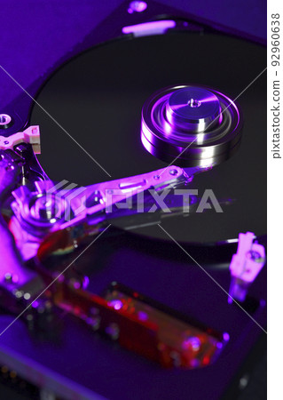 運行中的硬盤內部（紫色，無反射） 92960638