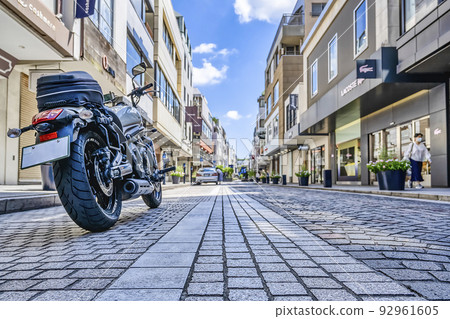 Large American motorcycle and Motomachi shopping street 92961605