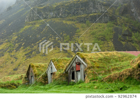 Abandoned turf houses in Nupsstadur, Iceland 92962874