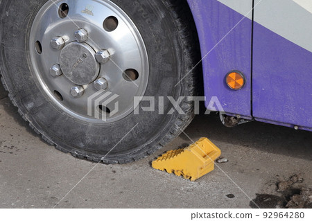 Large bus tire stopper 92964280