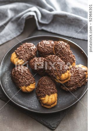 Petit fours with chocolate sprinkles. Mini chocolate dessert on plate. Petit fours with chocolate sprinkles. Mini chocolate dessert on plate. 92966301