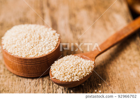 seeds  sesame on wooden spoon 92966702