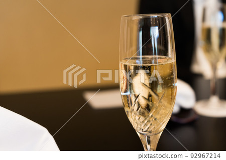 Sparkling wine served at celebrations 92967214