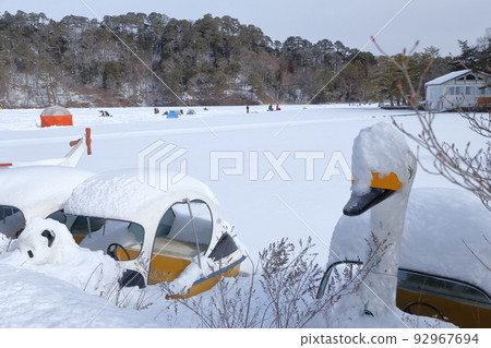 Smelt fishing, a winter tradition (Lake Matsubara, Koumi Town, Nagano Prefecture) Smelt fishing, a winter tradition (Lake Matsubara, Koumi Town, Nagano Prefecture) 92967694
