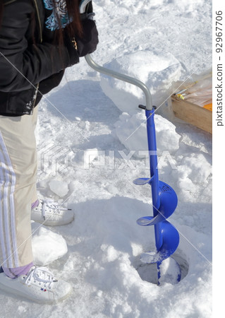 Drilling holes in the ice (smelt fishing, Lake Matsubara, Koumi Town, Nagano Prefecture) 92967706