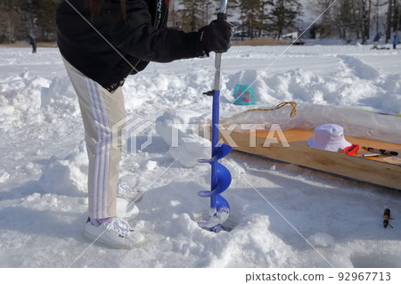 An item that makes a hole in the ice, an ice drill (fishing for smelt, Lake Matsubara, Koumi Town, Nagano Prefecture) An item that makes a hole in the ice, an ice drill (fishing for smelt, Lake Matsubara, Koumi Town, Nagano Prefecture) 92967713