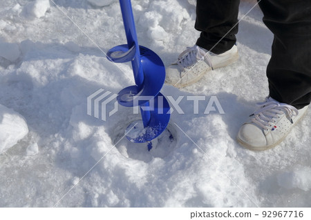 An item that makes a hole in the ice, an ice drill (fishing for smelt, Lake Matsubara, Koumi Town, Nagano Prefecture) An item that makes a hole in the ice, an ice drill (fishing for smelt, Lake Matsubara, Koumi Town, Nagano Prefecture) 92967716