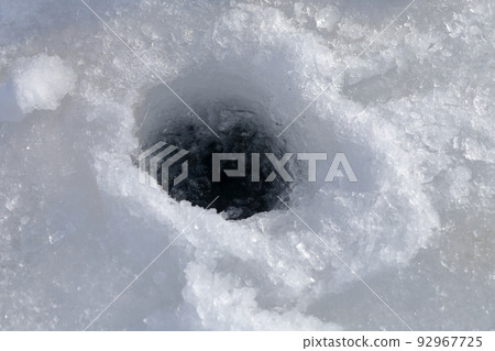 A hole carved out of ice with a drill (smelt fishing, Lake Matsubara, Koumi Town, Nagano Prefecture) 92967725