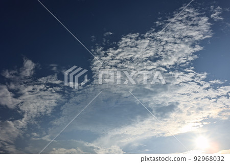 傍晚的天空 傍晚的天空 92968032