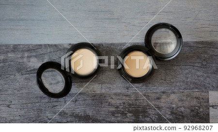 neutral color eyeshadow 92968207