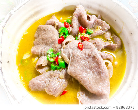 中國四川菜，酸辣湯（辣牛肉煮） 92968375