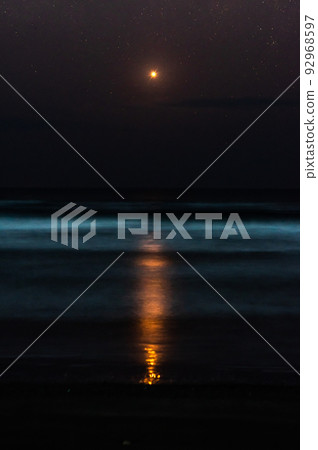 The morning star Venus rises 92968597