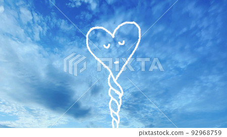 手繪扭曲的心illustration_blue 天空背景 92968759