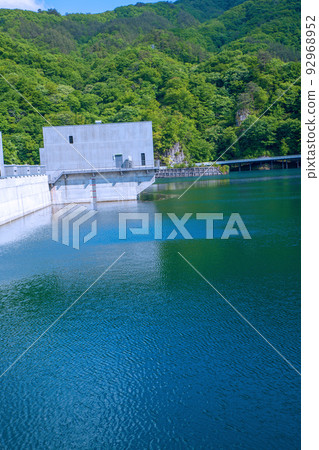 岩場吾妻湖岩場水壩初夏風景 岩場吾妻湖岩場水壩初夏風景 92968952