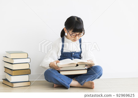 Books and girls 92969625