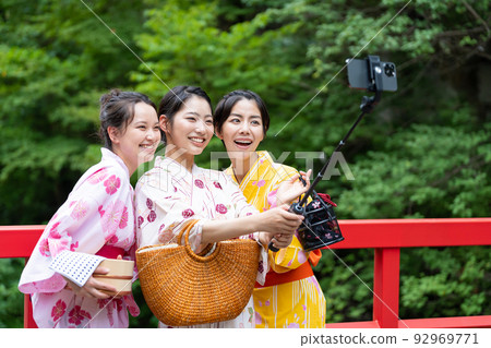 Hot spring trip, smartphone, yukata Hot spring trip, smartphone, yukata 92969771