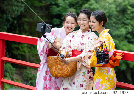 Hot spring trip, smartphone, yukata Hot spring trip, smartphone, yukata 92969773