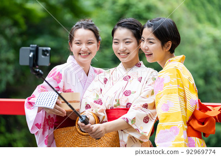 Hot spring trip, smartphone, yukata Hot spring trip, smartphone, yukata 92969774