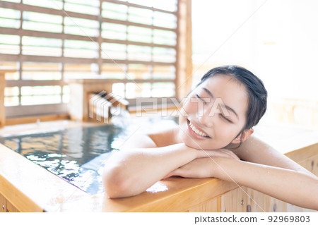 Hot spring, open-air bath, girls' trip 92969803