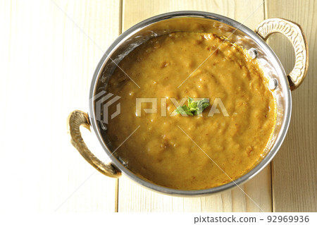用羊肉製作的keema咖哩鳥瞰圖 用羊肉製作的keema咖哩鳥瞰圖 92969936