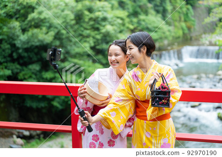 Hot spring trip, smartphone, yukata Hot spring trip, smartphone, yukata 92970190