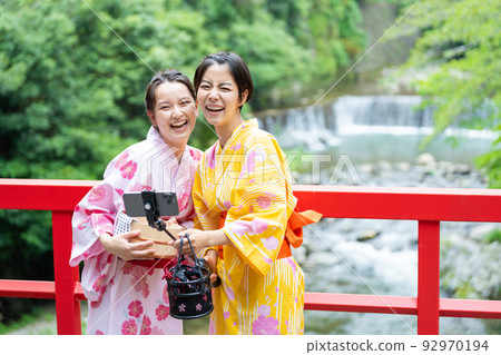 Hot spring trip, smartphone, yukata Hot spring trip, smartphone, yukata 92970194