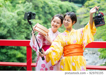 Hot spring trip, smartphone, yukata Hot spring trip, smartphone, yukata 92970195