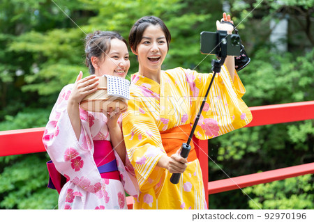 Hot spring trip, smartphone, yukata Hot spring trip, smartphone, yukata 92970196