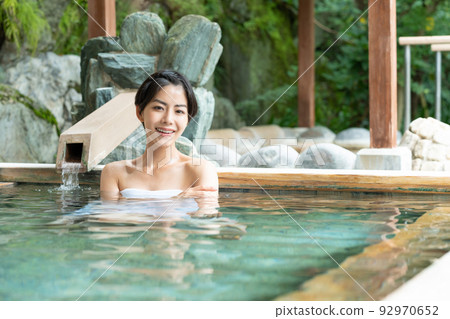 Hot spring, open-air bath, girls' trip 92970652