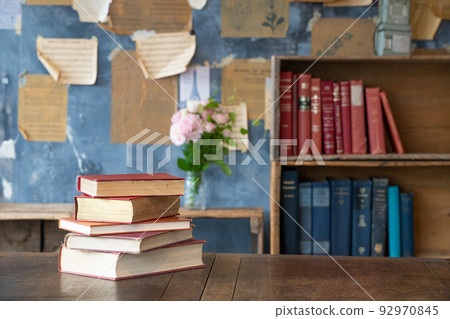 帶書架的風景 92970845