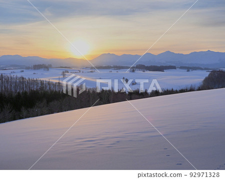 黎明的冬天 92971328