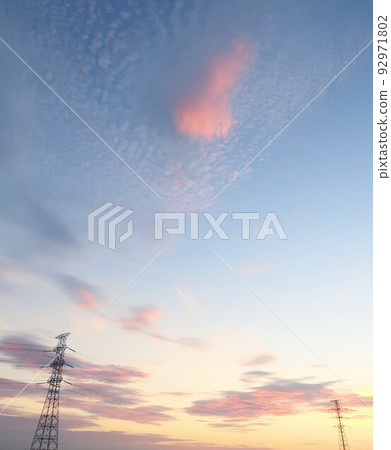 日出——粉紅色的雲朵 92971802