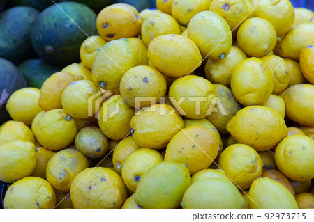 Many of whole ripe lemons Many of whole ripe lemons 92973715