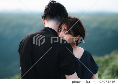 Men and women who support each other 92973846