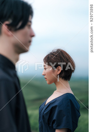大自然中的男人和女人 大自然中的男人和女人 92973898