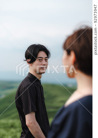 大自然中的男人和女人 92973947