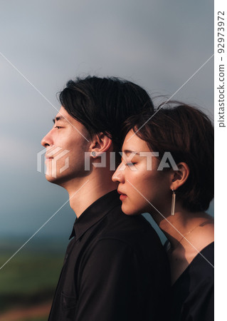 Men and women looking straight ahead Men and women looking straight ahead 92973972