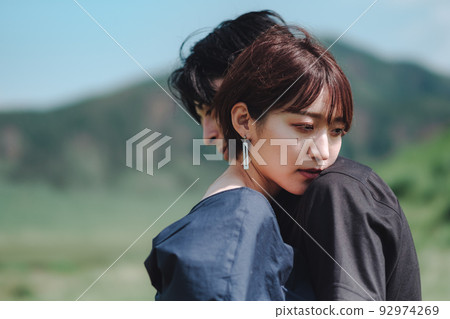 Men and women hugging 92974269