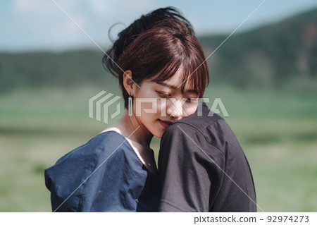 Men and women hugging Men and women hugging 92974273