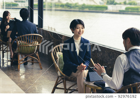 在休息室開會 92976192