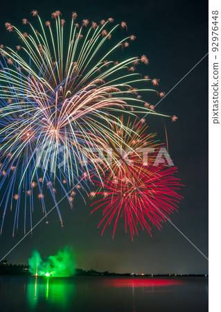 Large beautiful fireworks that bloom in the midsummer night sky|Lake Shibayamagata at Katayamazu Onsen, Kaga City, Ishikawa Prefecture Large beautiful fireworks that bloom in the midsummer night sky|Lake Shibayamagata at Katayamazu Onsen, Kaga City, Ishikawa Prefecture 92976448
